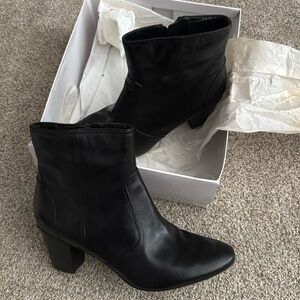 New Nine West Leather booties